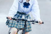 【GIF】美人ギャルさん「え、まって！こんな恥ずかしいカッコ撮られたらお嫁にいけなくなっちゃう！」…ﾊﾟｼｬ！