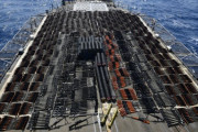 米海軍、1個師団相当の中ロ製銃火器、ロケランなどを運搬していた謎の船を拿捕…アラビア海！