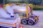 【死亡】中国のタンクローリー噴出、引火、爆発事故の映像がこっわすぎる。