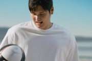 【CM】大谷翔平がサッカーに挑戦！　『お～いお茶』新テレビCMで“ぶっつけ本番”リフティングを披露
