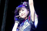 YUIMETALがステージで感極まってる映像を見つけた！　【海外の反応】