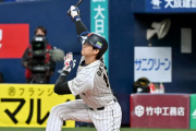 大谷さんバットを折りながらホームラン、ついでに山川の心も折ってしまう?