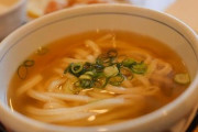 【育児】セルフうどん店で、目を離した隙に1歳児がヤケド→母親「どうしてくれるの」…店の責任は？