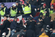 ハンガリーサポ、イングランド戦で再び荒れ狂う　警察と衝突し逮捕者も