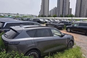 中国にて新車EV車が大量放置。値下げ競争が激化、経営難や倒産メーカー激増で中国経済にダメージ