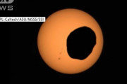 火星の探査車が「日食」を撮影、太陽に重なる衛星フォボスの影…NASA！