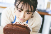 Ray専属モデル欅坂46渡辺梨加、パウンドケーキ作りで覚醒！大人気連載「ぺーちゃんWonderland」Web版が動画つきで公開