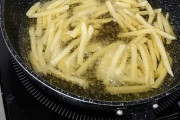【深夜飯テロ】ワイ、こんな時間にポテトを揚げる！！！