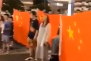 世界各地で中国人が謎の国歌斉唱、どうやら金で動員されたかｗｗｗｗｗｗｗｗｗ
