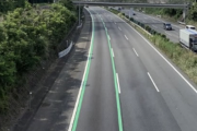 高速道路上にあるこのライン、どうやって走るのが正解かわかる？