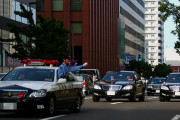 1月14日、輪島で営業してる数少ないガソリンスタンドで、警護車を含む黒塗りの車列が給油！