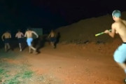 【動画】仲間に花火を水平撃ちしようとして障害を負ったかもしれない事故。