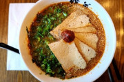 たかがラーメンに1時間並んでる奴って仕事できない人間だよなｗ