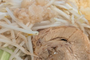ワイ、二郎系ラーメンをペロリ
