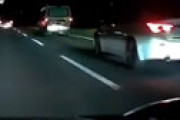 【動画】 お医者さん、高級車をノールック車線変更の車にぶつけられ絶望・・ 告発動画に衝撃走る