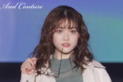 【乃木坂46】松村沙友理 メガネくわえがち 実況『TGC2021 S／S』ランウェイ.gif