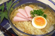 ラーメンにハムとかウインナー入れるのだけは理解できない