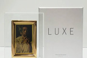 高橋大輔主演の「LUXE」、会場限定でシリアルナンバー入り純金プレート発売