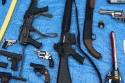 【画像】栃木県警が押収した証拠品に1つだけ変な物があるんだが