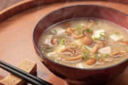 なめこの味噌汁にもう一つ具材を足すとしたらオススメはありますか？