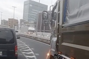 【東京】どっちが悪い？コメントで意見が割れている割り込み攻防のドラレコ。