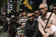 【パヨ速】国会正門前でパヨ老人たちが抗議活動「嫌韓やめろ」「憲法守れ」「がんばろー！」
