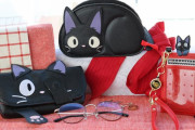 「魔女の宅急便」ジジ&「耳をすませば」ムーンのグッズシリーズが登場！個性的で可愛いパスケース、ポーチ、メガネケースに注目