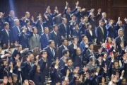 【悲報】野党さん、衆院解散宣言に「万歳三唱」せず