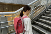 “置き勉禁止”で腰痛に悩む子どもたち…激重ランドセルが一瞬でキャリーバッグに変身するアイテム登場
