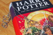 ハリーポッターの小説を図書館から撤去。その理由は「呪文は本物。悪霊招く恐れがあるから」（アメリカ）