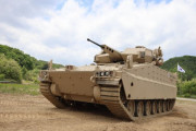 韓国ハンファ、歩兵戦闘装甲車「レッドバック」機動シーンを初公開…オーストラリアへの輸出を目指す！