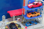 【画像】トミカの立体駐車場買ってきたったwww
