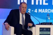 ロシアのラブロフ外相｢僕らは戦争を止めようとしている｣ 周囲｢ﾌﾟｯ｣