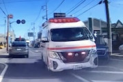 【群馬】軽自動車と接触しかけた救急車にヒヤッとさせられたドラレコ。
