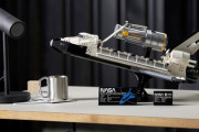 レゴで作るスペースシャトル、初飛行から４０周年モデル発売！！