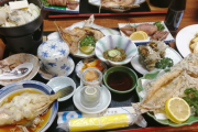 【画像】佐渡島で1泊2食7,800円で食べれる食事がこれｗｗｗｗｗｗｗｗｗｗ