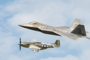 米空軍ドーバー基地でオープンハウスが開催、WW2のP-51マスタングからF-22ステルス戦闘機まで登場！