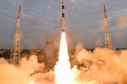 インド、PSLVロケットの打ち上げに成功…衛星7機を軌道へ投入！