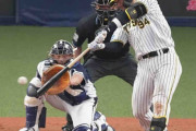 阪神・原口文仁が二塁打２本！　一塁でもスタメン出場してハッスル