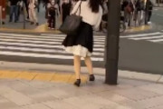 【悲報】女さん、路上で「ギャオオオオオン！！」して撮影されてしまうｗｗｗｗｗ