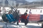【動画】中国のスキー場でリフトが逆流してしまう事故。
