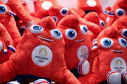 パリ五輪マスコットに批判　ぬいぐるみは中国製、デザインに嘲笑も　「○○○○○みたい」