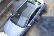 【動画】駐車中に突然発火してしまう中華EVがおそろしい。