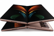 サムスン、新型折りたたみスマホ「Galaxy Z Fold2」発表