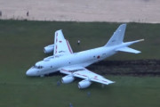 自衛隊納入前のP-1哨戒機、滑走路逸脱トラブル…原因は油圧システムに異物混入か！