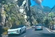 【動画】中国陝西省で撮影された大落石のドラレコが怖すぎて(((ﾟДﾟ)))