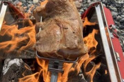 【画像】外でモンハンの肉焼きセットしてる