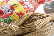 納豆屋「助けて！！観光客が減ってわら納豆が売れないの！！安くするから一般消費者も買って食べて！！」