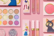 海外ブランドの「セーラームーン」コラボコスメ　パステルピンクで統一されたコスメは全部集めたくなるキュートさ