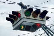 【画像】この信号機見たことあるやつｗ